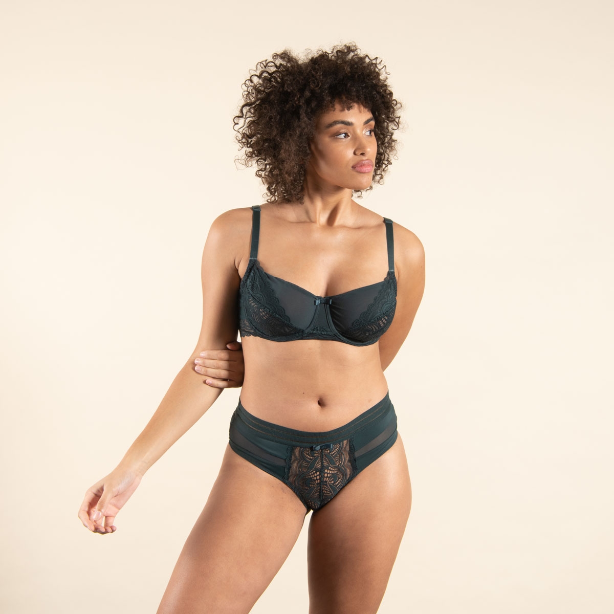Shorty-string Malika Shorty-string Malika
